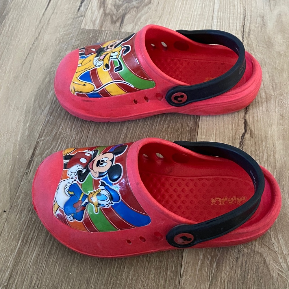 Mickey Crocs - Picture 3 of 5